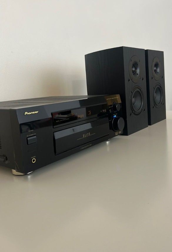 PIONEER Elite VSX –41  300 W  digital receiver+ 
Pioneer SP-BS22-LR Andrew Jones Signature Bookshelf Speakers
Pioneer Remote