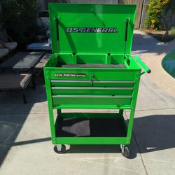 TOOL BOX - GREAT CONDITION 