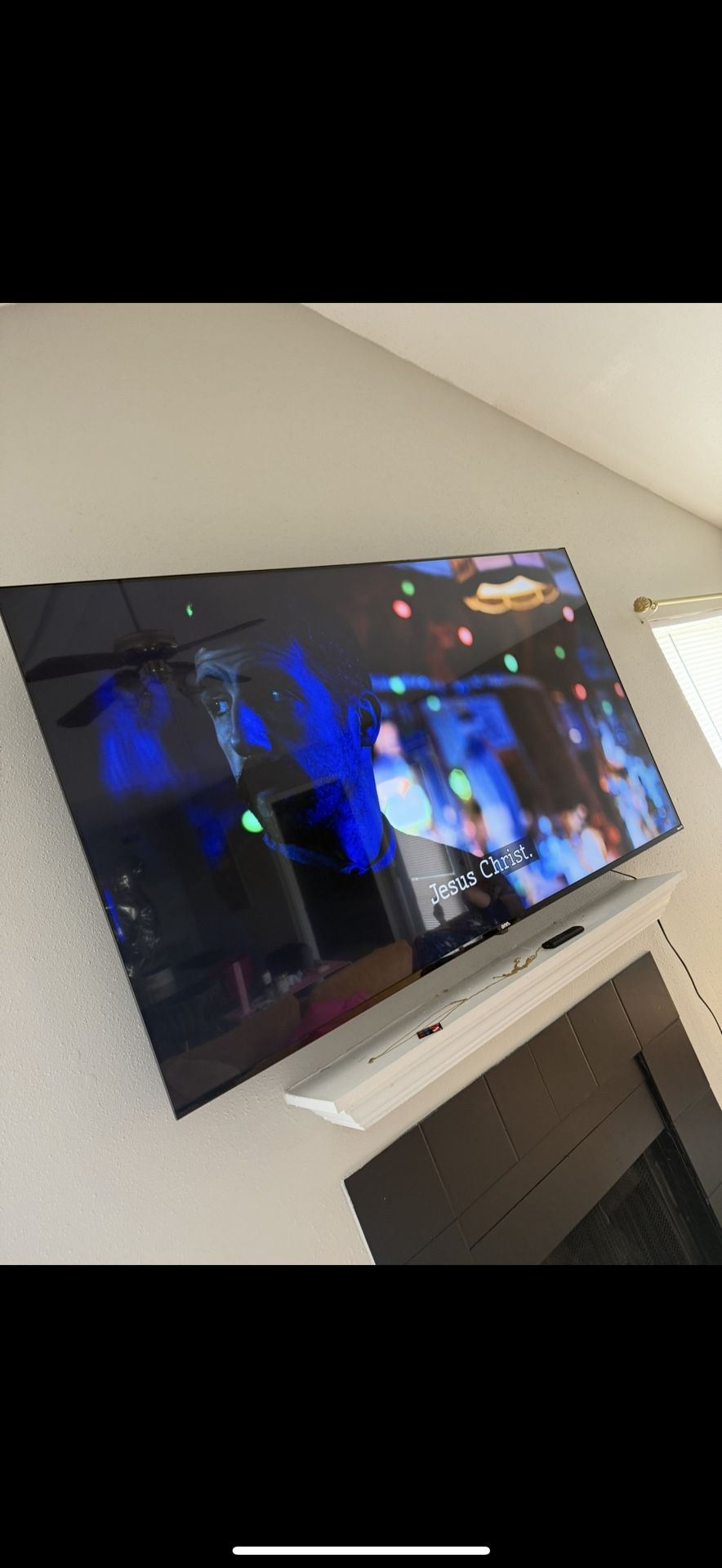 75” Roku TV , Tv Mount included