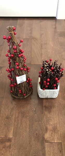BNWT Twig & Berry tree Winter Holiday Christmas arrangement set