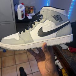 jordan 1 mid smoke grey 