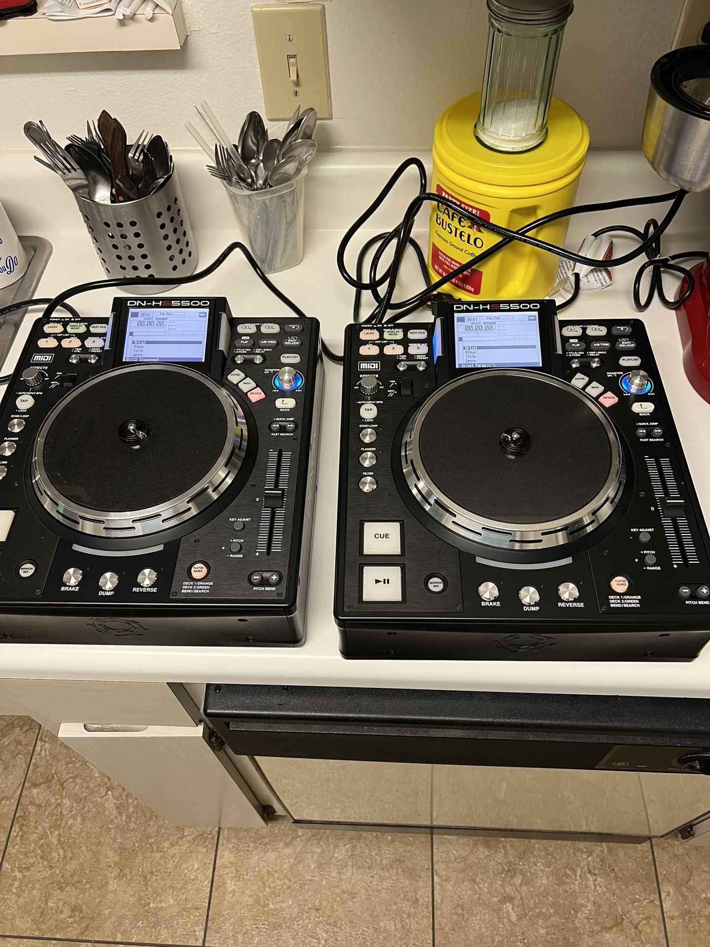 Dj Denon Dj-hs5500 Media Player With Dj Cases Marathon Road Ma-CDC Excellent Working & Excellent Condition