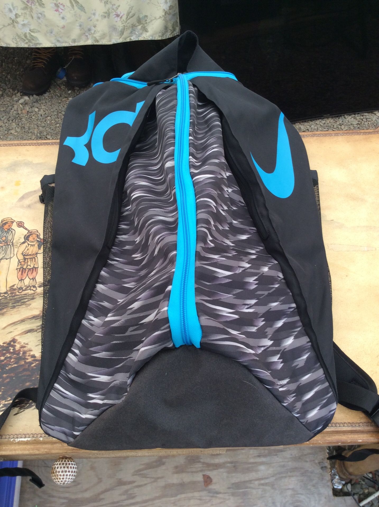 Nike KD Max Air Sport Bag with built in cooler! Kevin Durant BBall backpack
