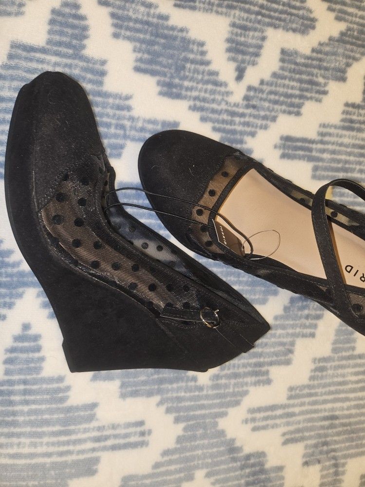 Black Wedges