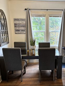 Table/4 Chairs