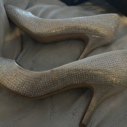 INC International Concepts Zitah Pointed Toe Pumps Pearl Gold 8.5 M with box