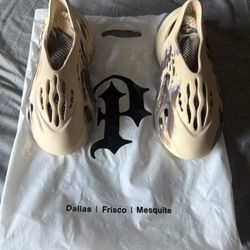 Yeezy Foam RNNR Cream Clay size 10