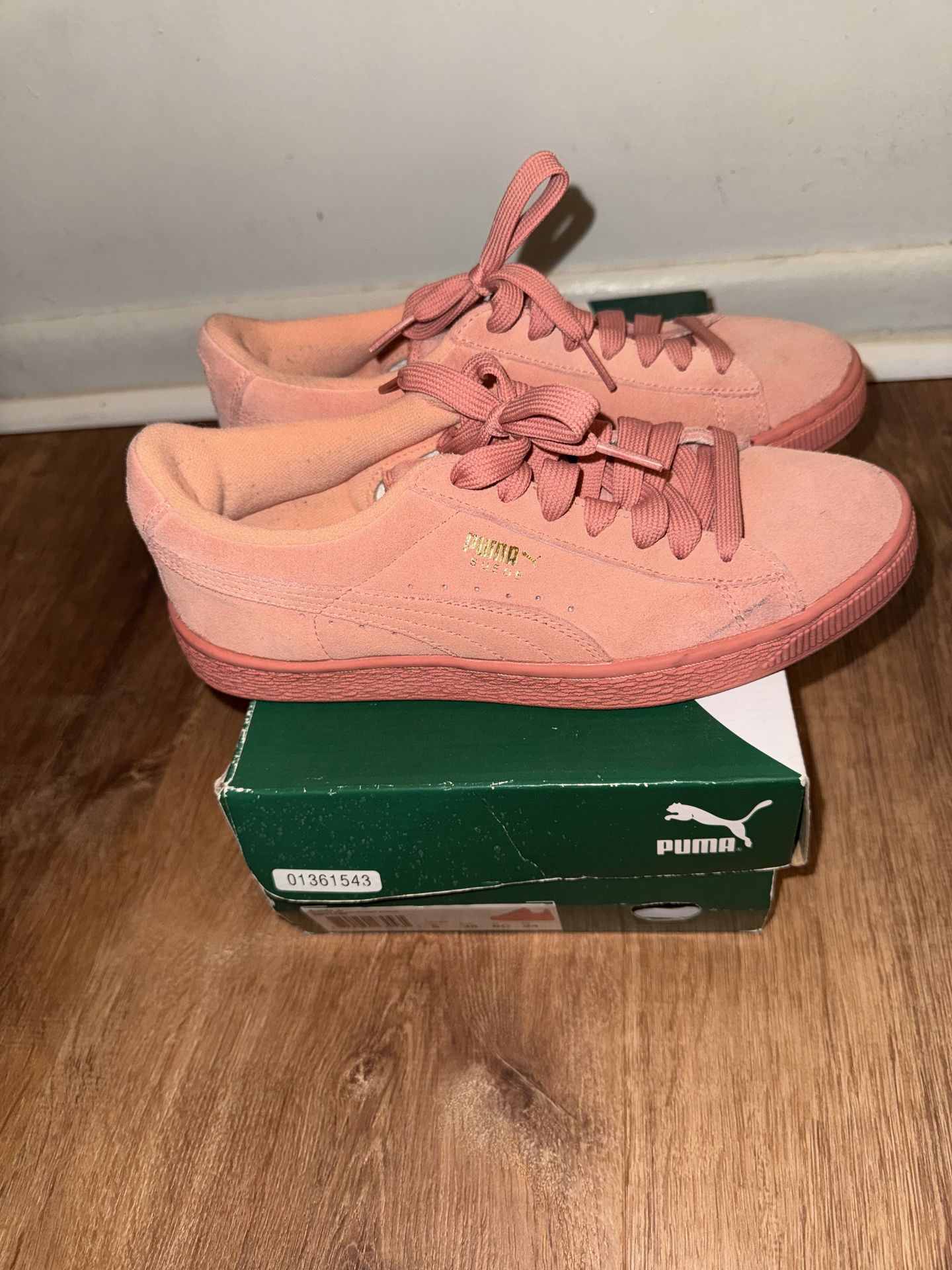 Kids sneakers