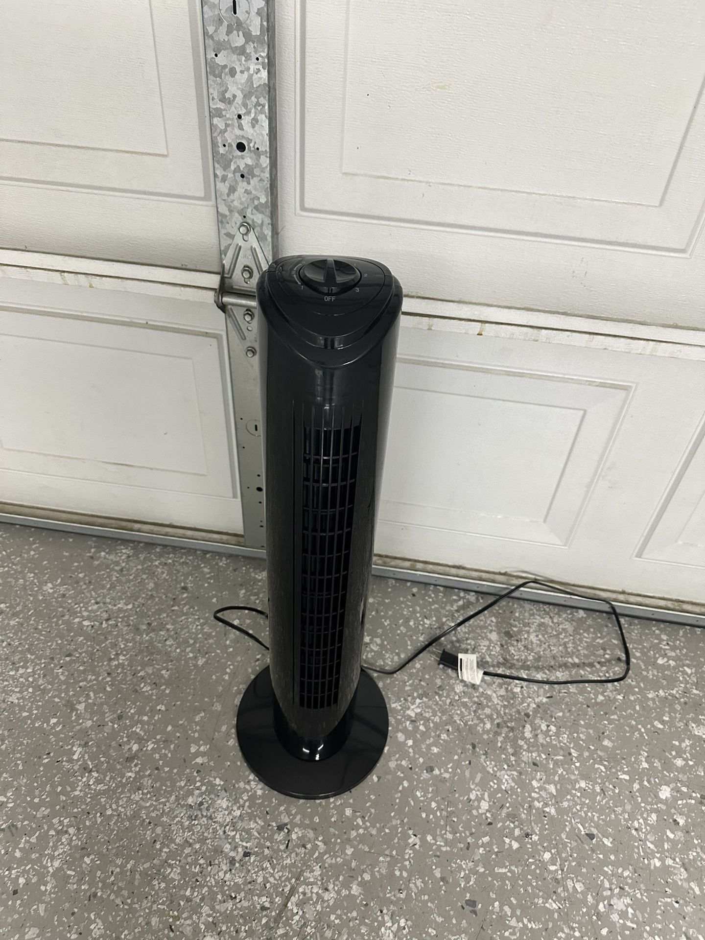 Small Tower Fan 3 Speed (no Remote Control) 