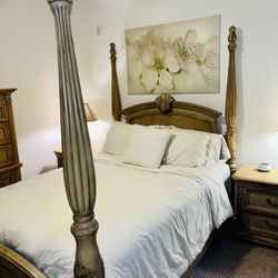 Four-post Queen Bedframe