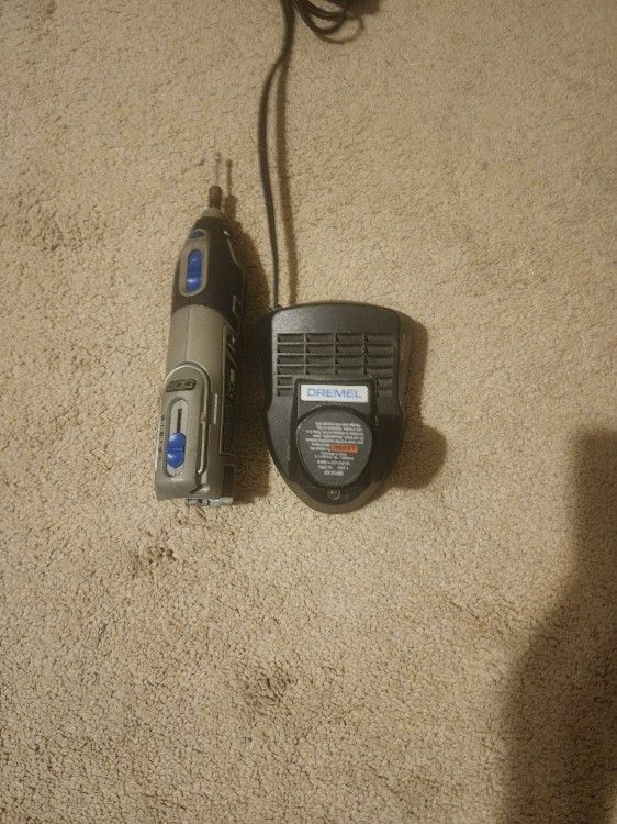 Dremel 8220 Cordless Multi Tool W/ Battery And Charger