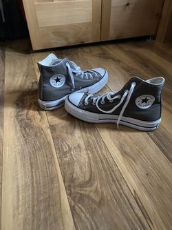 Converse Womans Platform Size 9