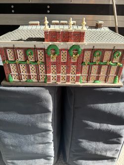 Department 56 Kensington Palace
