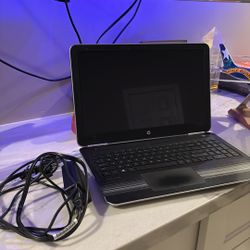 HP Pavilion Notebook 15-au123cl (500gb , HDD 8gb Memory, Intel I5)