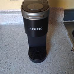 KEURIG Coffee Maker 