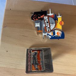 2 Star War Pins