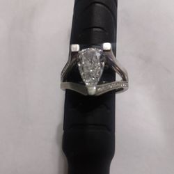 18K White Gold Diamond Ring Size 5 And 1/2 Use