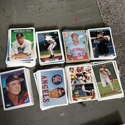 Lot 300 card  baseballs 