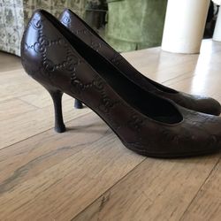 Designer shoes: Gucci, Size 7