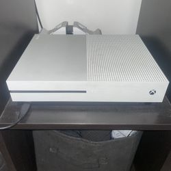 Xbox One With Wired Controller 