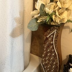 Brown Flower Base With Flowers 