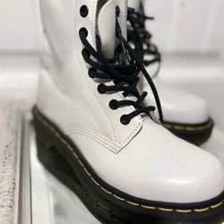 Doc Martens Woman's Size 7 White 