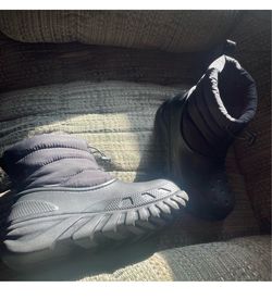 Snow boots black crocs size 5/w7