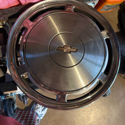 Chevy Hubcap 1 ONLY !! Located In Pacoima 91331