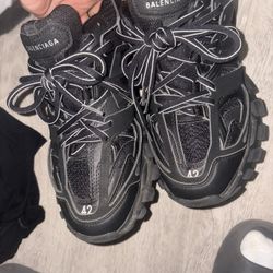 BALENCIAGA Tracks