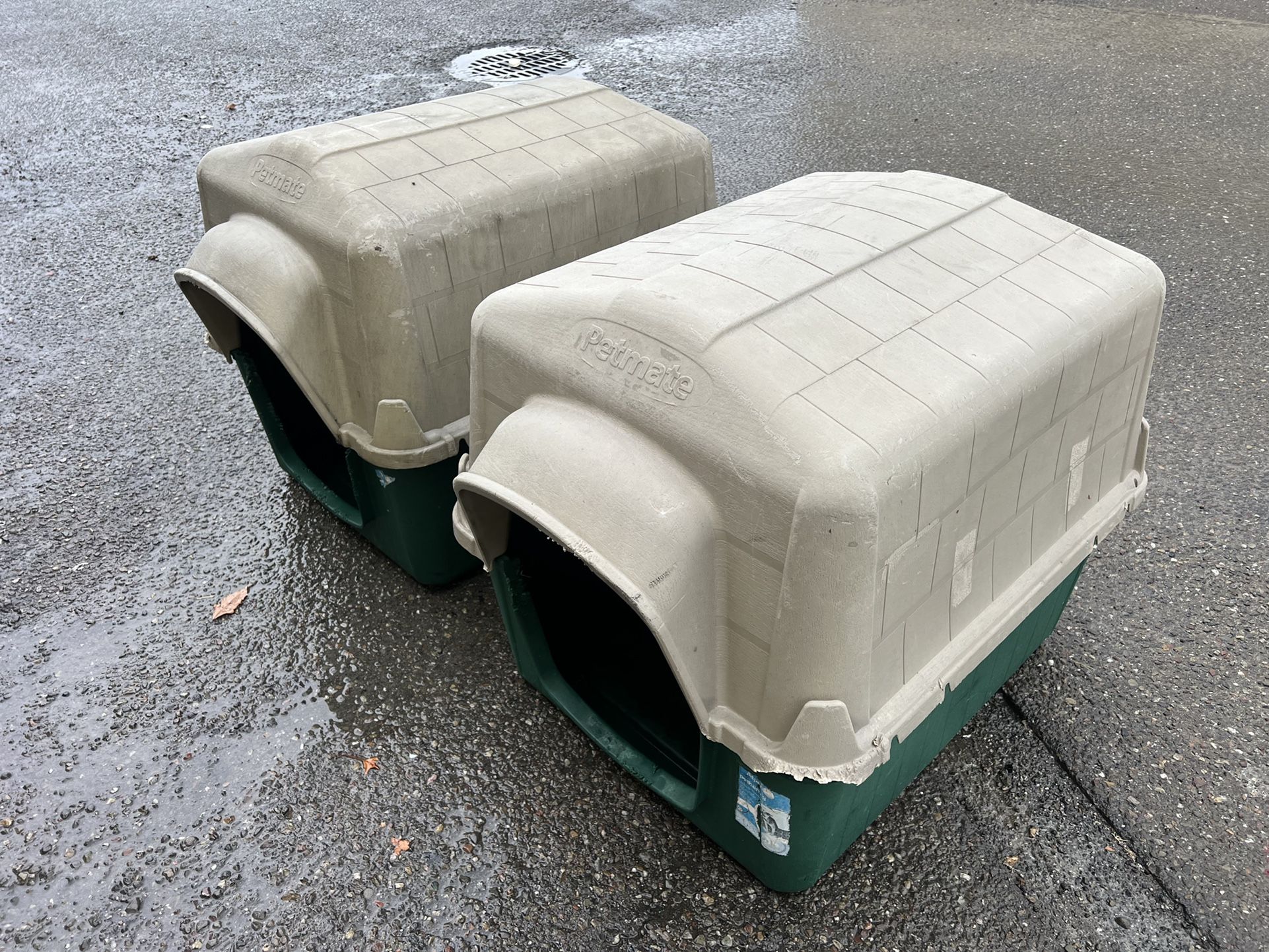 Keep your dogs dry!!! $30/each dog house, they collapse for easy storage or transport.