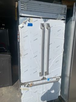 New scratch n dent 36" GE monogram built in refrigerator