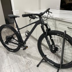 2023 Giant Fathom 1 29er MTB Size MEDIUM 1x12 Speed 