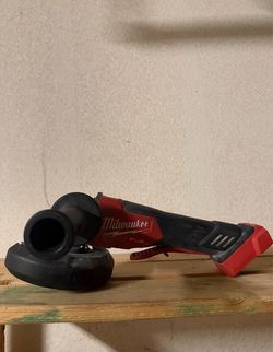 Milwaukee grinder