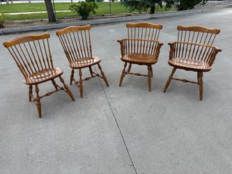 Ethan Allen Heirloom Nutmeg Maple Spindle/Comb Back Windsor vintage chairs