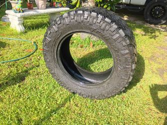 SELLING MY USED TIRE 35X12.50 R 20 LT  NITTO   ONLY ONE   90 %  LIFE