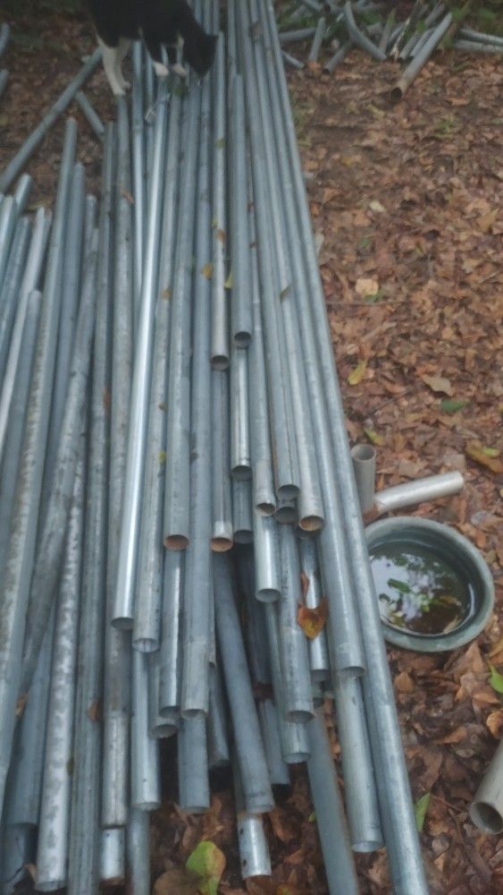 Toprail For Chainlink Fence At Least 100ft Maybe More And 6 Line Postsb7ft Tall
