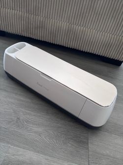 Cricut machine w/ mats included