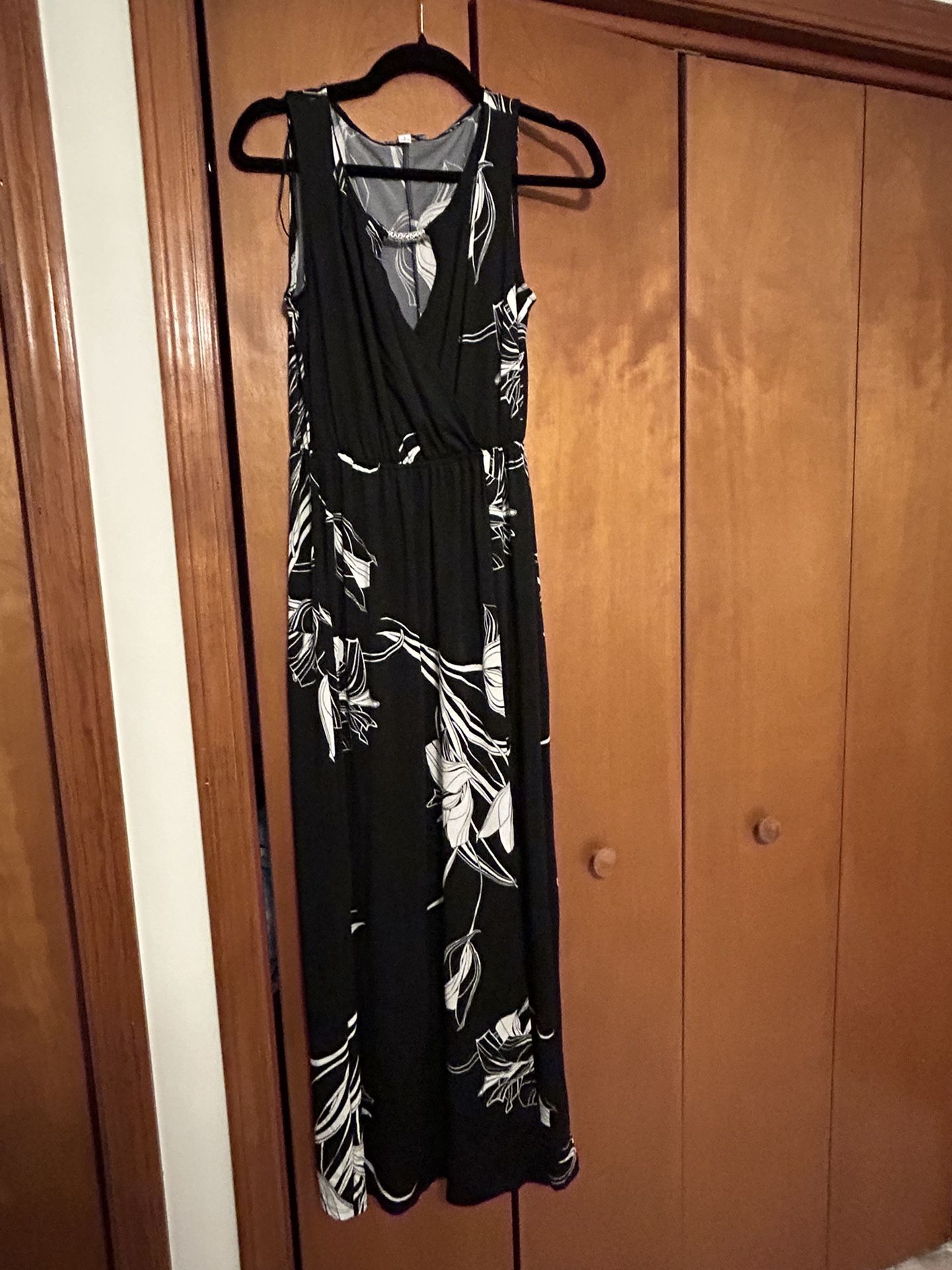 Women’s Size Small Black And White Maxi Dress By Notations