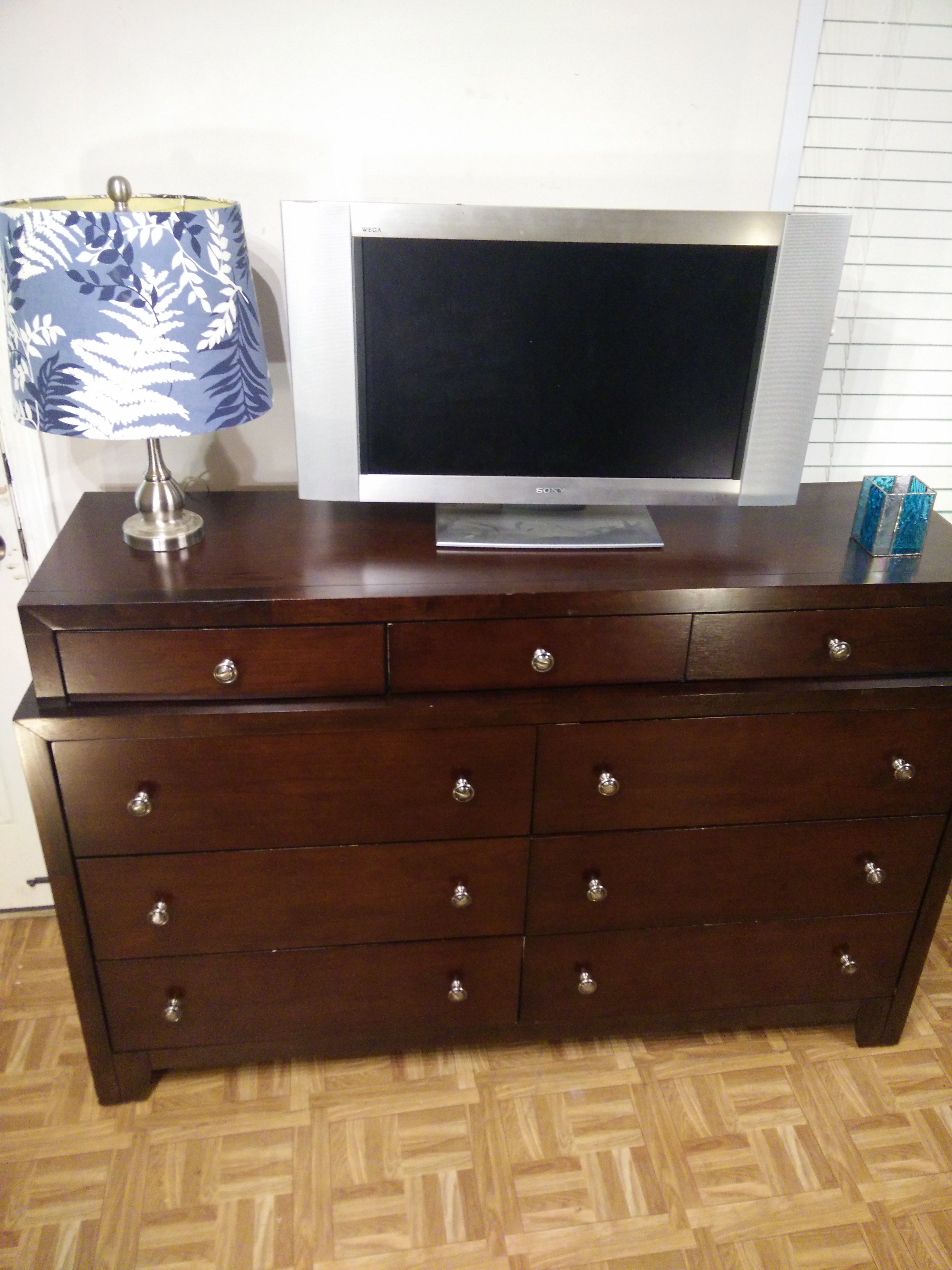 Like new wood dresser/TV stand/buffet with 9 big Drawers in very good condition, all Drawers sliding smoothly,
