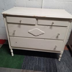 White Wood Dresser 4 Drawer