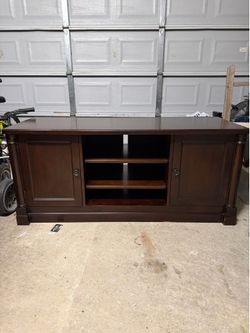 TV Stand /entreteiment  66”