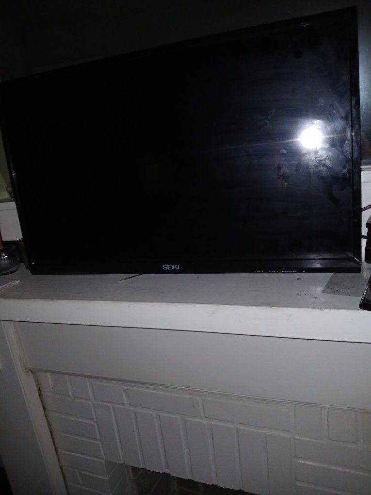 32 Inch TV With Apple Box No Remote