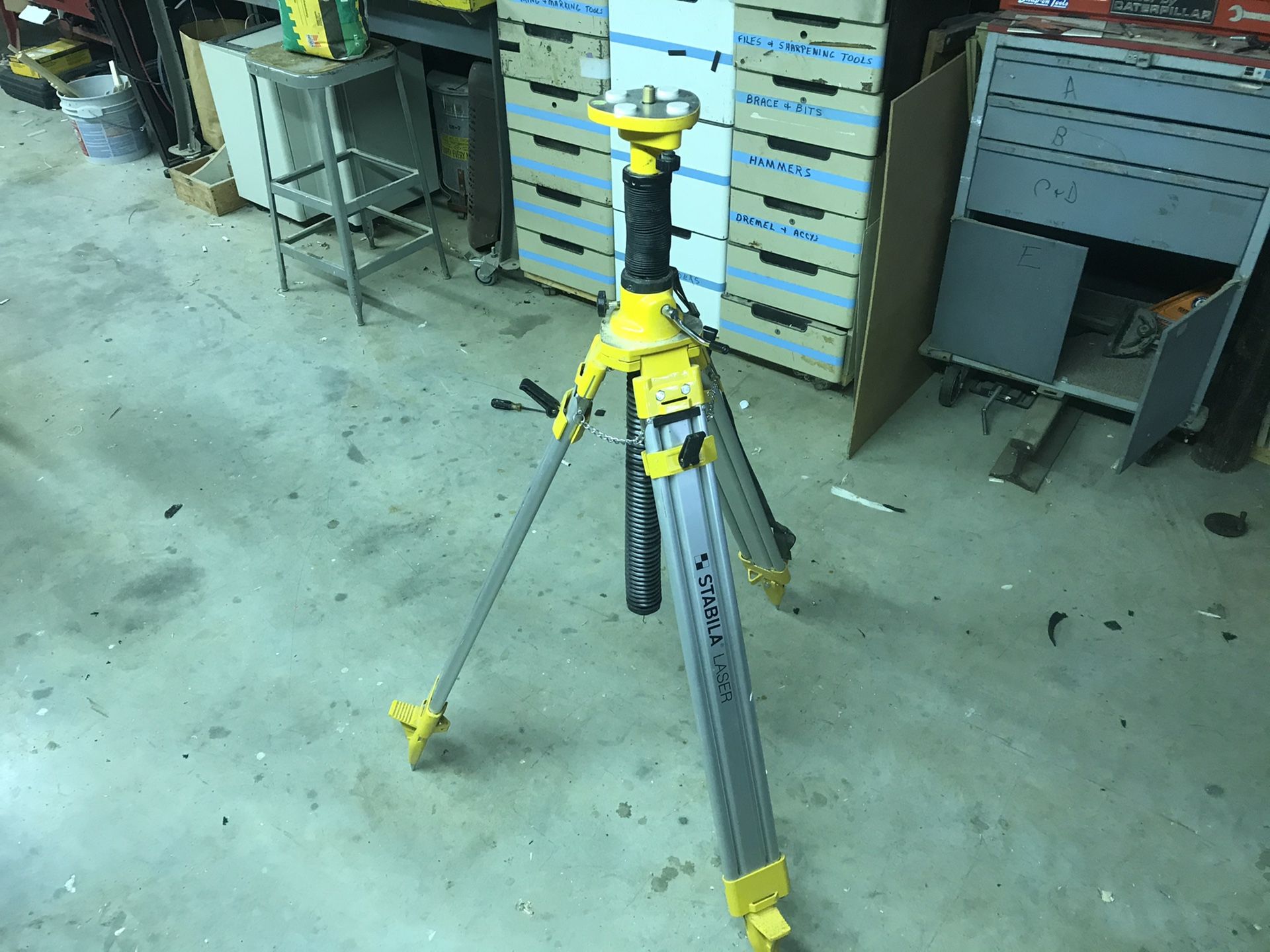 Tripod, stabila