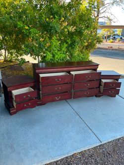 3 piece bedroom set ( can deliver for $10 )