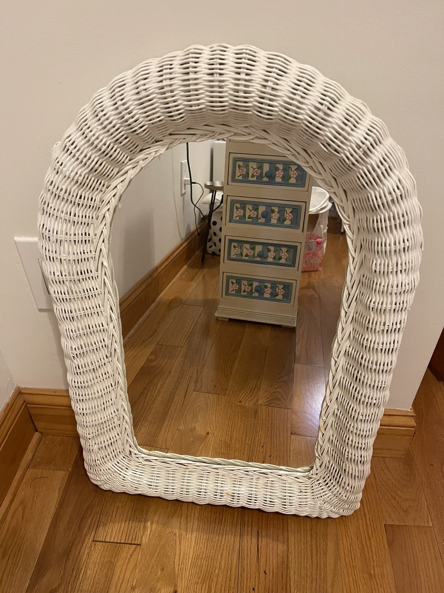1997 Vintage Pier 1 White Wicker Wall Mount Mirror Cottage