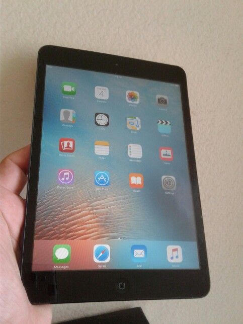 iPad mini 1 16gb unlocked clean