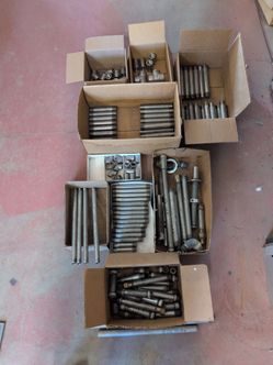 Large lot of New 1/2" and 3/8" threaded 304 nipples, tees, caps, elbows. Plus more 304 fittings. All Leftover stock