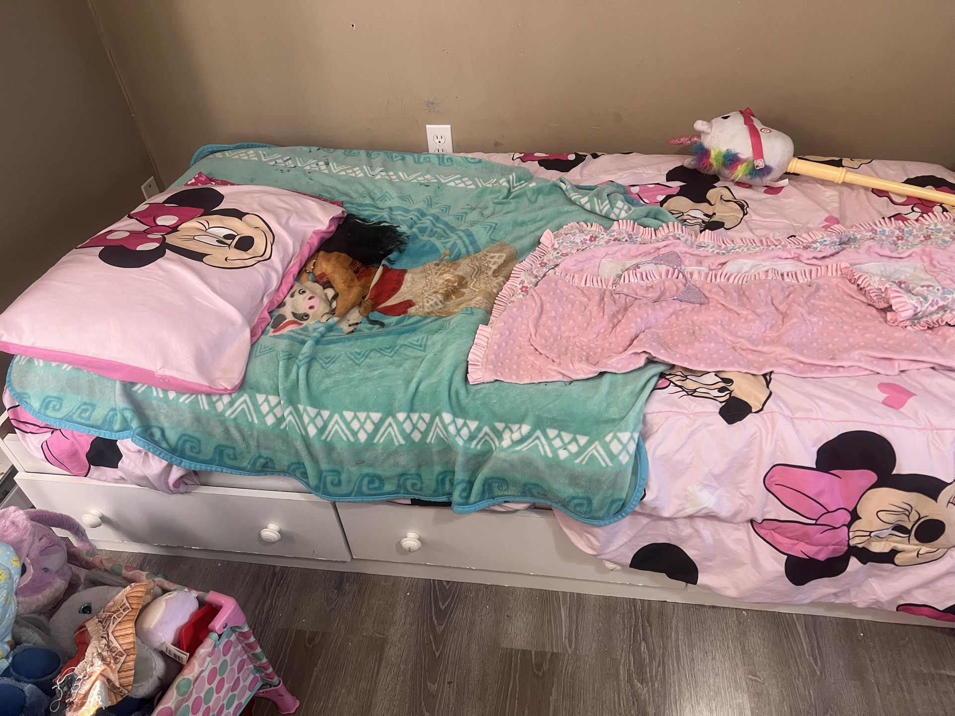2 Kids twin Beds