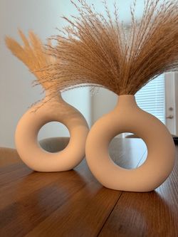 Set of 2 Donut Ceramic Vases with Pampas Grass
