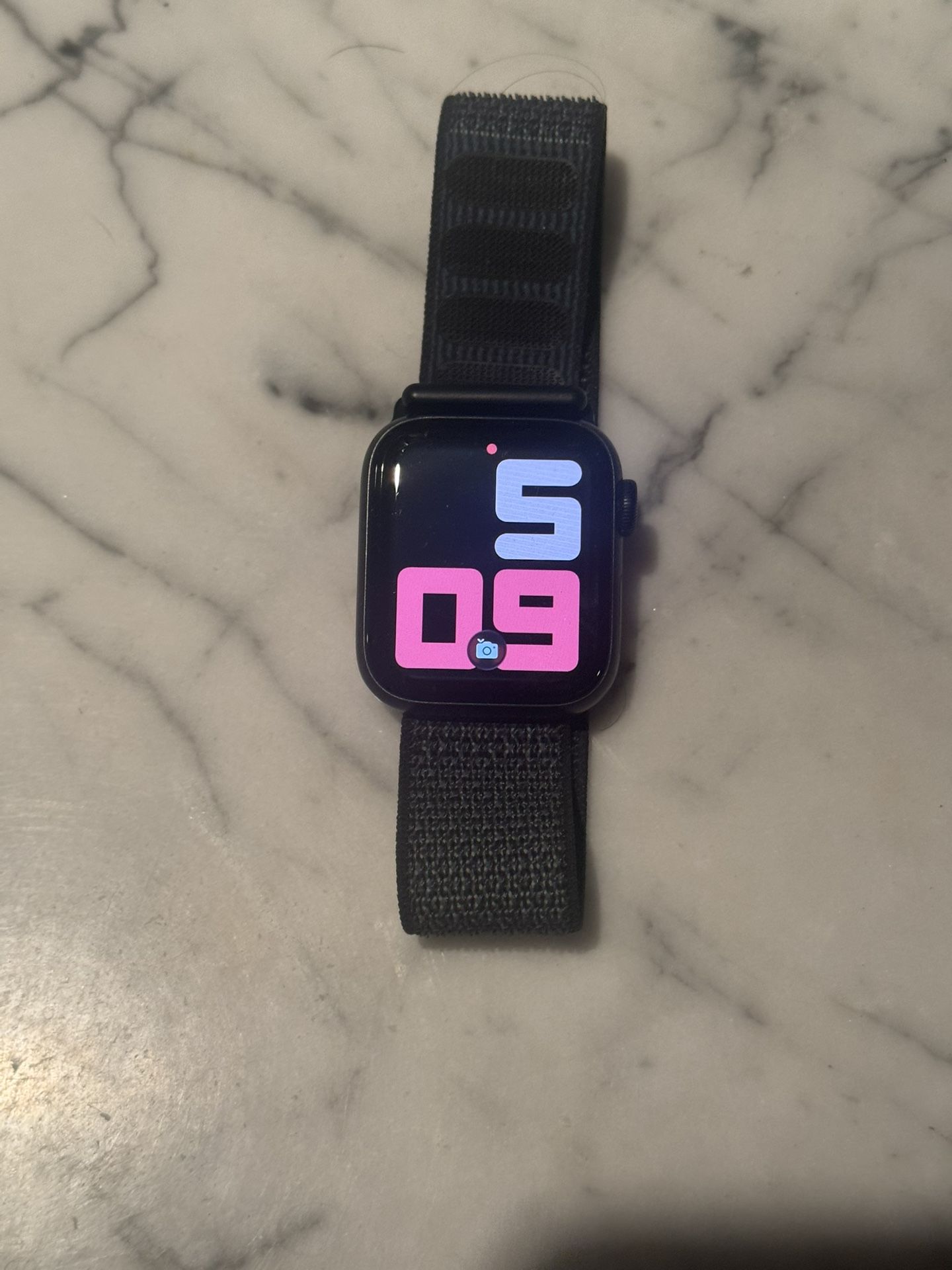 Apple Watch SE 2nd Gen 40MM With Box And Charger